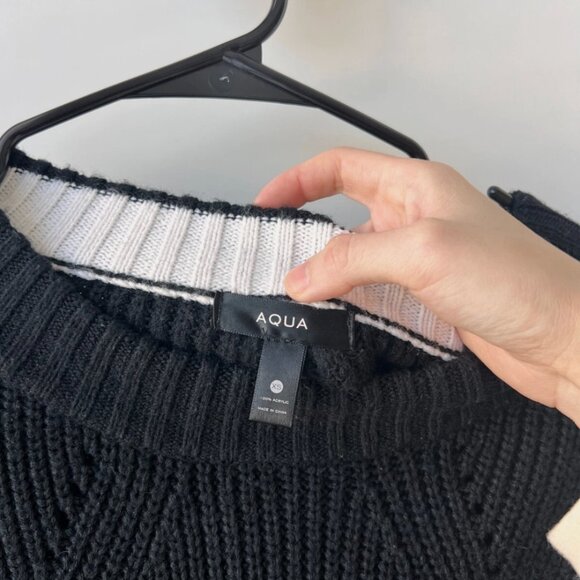 Oversize Aqua Navy Sweater with White Hem - Stylish and Versatile - S/M - Picture 3 of 4